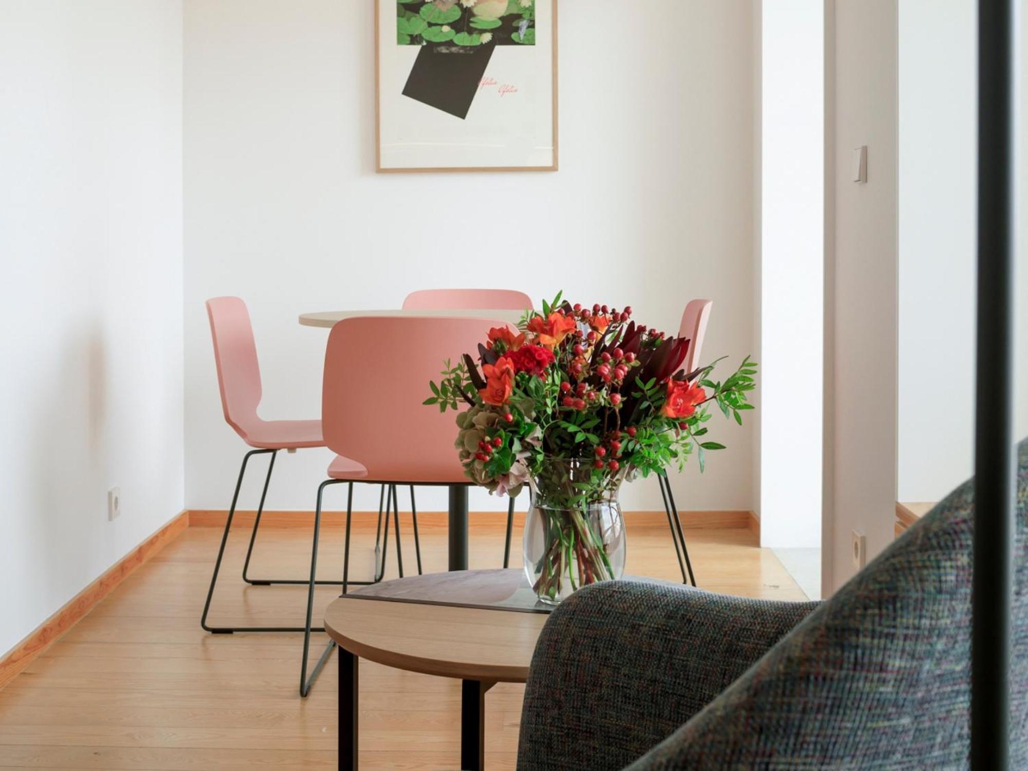 Deluxe One-Bedroom Apartment