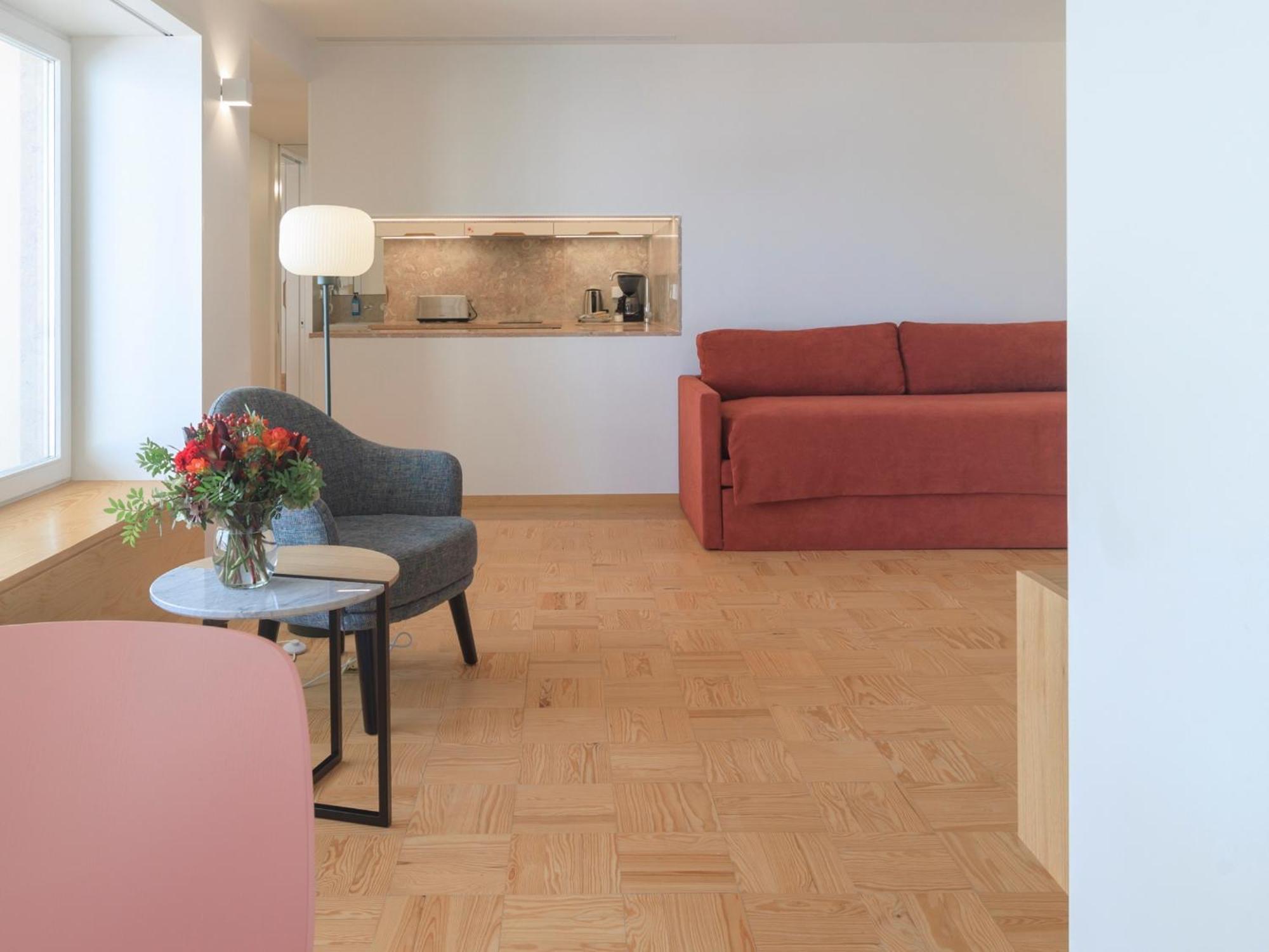 Deluxe One-Bedroom Apartment
